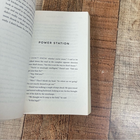 Radio Silence by Alice Oseman Paperback Book Contemporary YA Fiction LGBT - Picture 6 of 7